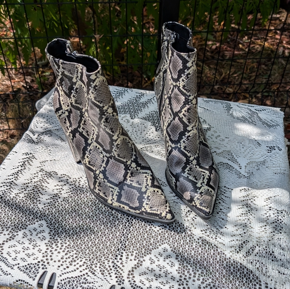 Circus by Sam Edelman Cal Bootie 👢